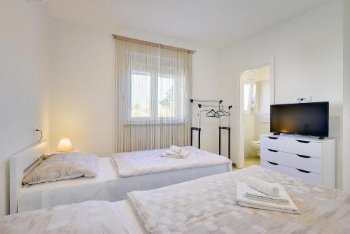 Four-Bedroom Holiday Home image 10