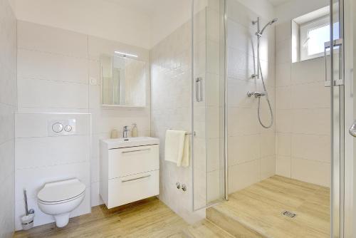 Four-Bedroom Holiday Home image 9