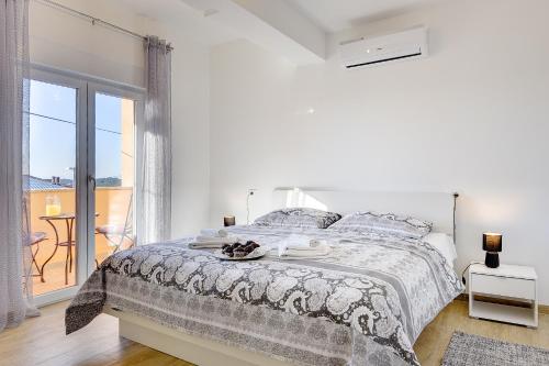 Four-Bedroom Holiday Home image 3