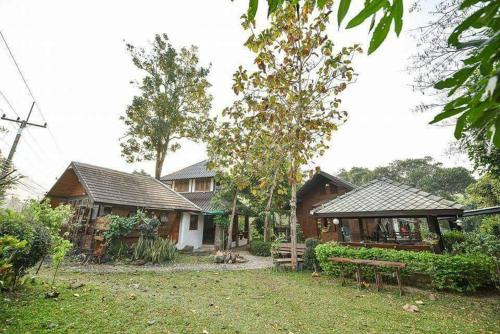 ランプーン จำค่า ชาเลท์ บ้านพักสวนเกษตร (Jumka Chalet - Home and Farm Stay) 3つ星 ゲストハウス プール