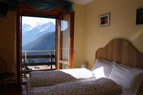 Triple Room with Mountain View