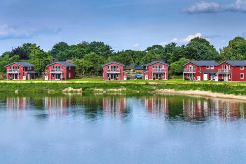 . Holiday homes by the lake in the Geesthof holiday park, Hechthausen