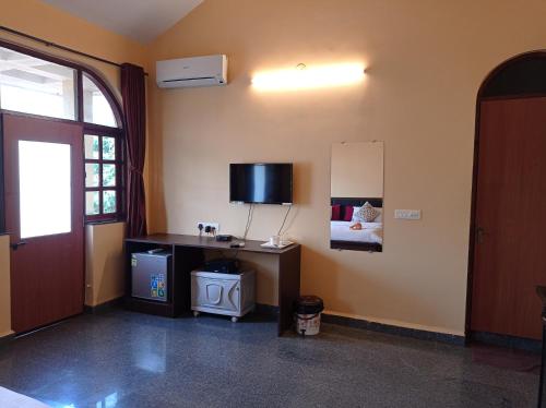 Facilities, Jas Guest House near Mobor Beach