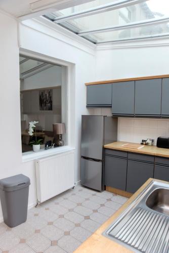 Konyha, 30 négyzetméteres, 4 hálószobás Ház 1 fürdőszobával Pontnewynydd területén (Sixbells Retreat) in Pontnewynydd