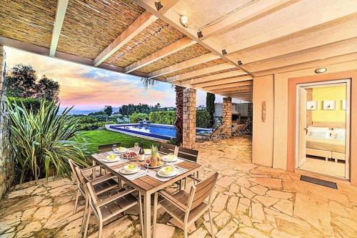 Holiday home in Dramia gîte à louer Dhrámia