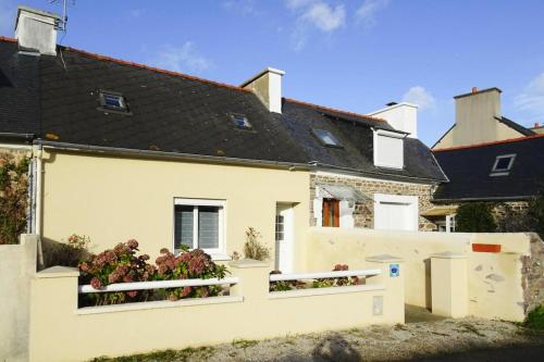 Cottage by Goëlo Coast with Sea Views