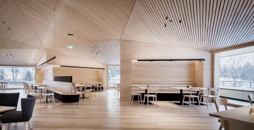 ห้องอาหาร, Peterhof Chalets in ลาเทิร์นส