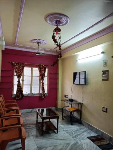 Lovely 2 BHK apartment in the heart of City with Airport, Station, Shopping Mall within 5 KM