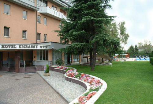 . Hotel Embassy