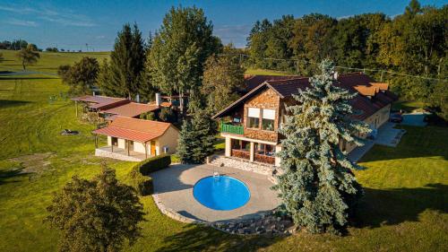 Unterkunft von außen, Areal Maly Texas (Little Texas) in Svitavy