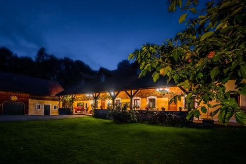Unterkunft von außen, Areal Maly Texas (Little Texas) in Svitavy