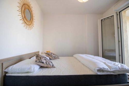COSY and BRIGHT apt with BALCONY in Frejus