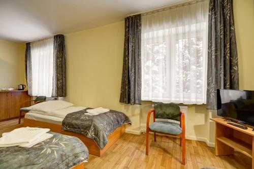 3 twin beds