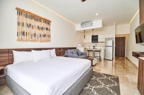 Splendid Chic Studio Fantastic Rooftop Terrace and Pool Impressive Amenities in Complex