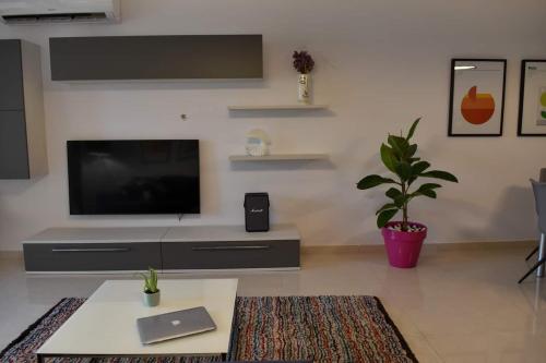 Voguish 3 Bedroom Apartment 5