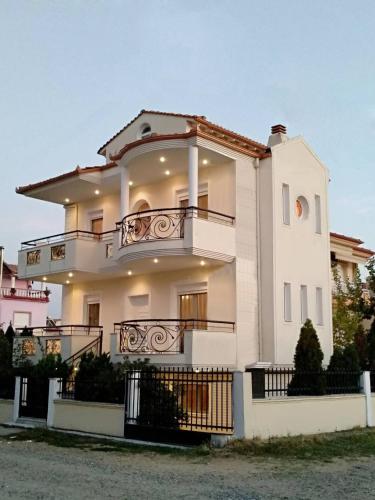  Prime Luxury Villa beach front in Nea Vrasna
