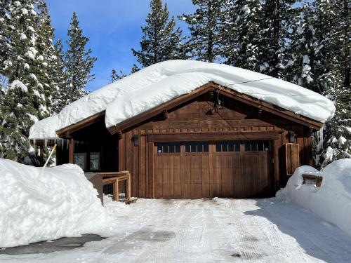 Saint Bernard - Luxurious Upscale Comfy Mountain Retreat Hot Tub Gas BBQ with Level 2 EV Connection thumb 2