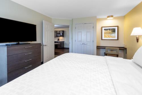 Photo - Candlewood Suites Kalamazoo, an IHG Hotel