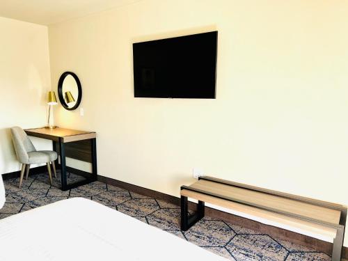 2 Double Beds, Mobility Accessible Suite, Roll-In Shower, Non-Smoking
