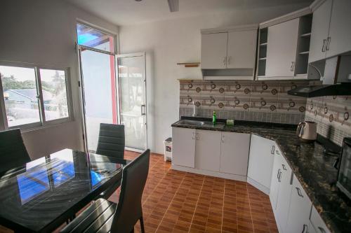 مطبخ, Mikado Surf Camp in ثا أتول