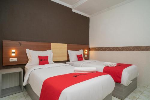 2 twin beds