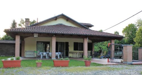 ALBA-ASTI-LANGHE Villa with Vineyard,Patio