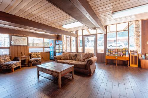 Hall, Brookside Lodge in Gatlinburg (TN)