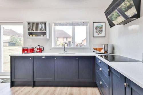 ห้องครัว, Elegant Retreat Nook at Peak District Gateway in ดอร์