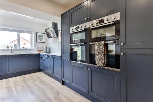 ห้องครัว, Elegant Retreat Nook at Peak District Gateway in ดอร์