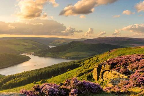 ที่เที่ยวใกล้ที่พัก, Elegant Retreat Nook at Peak District Gateway in ดอร์