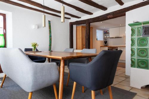 Létesítmények, Fachwerkhäuschen (Fachwerkhauschen) in Enkirch