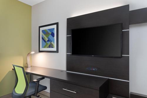 Holiday Inn Express Hotel & Suites Lake Placid an IHG Hotel - image 8