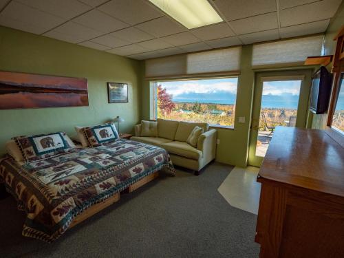1 king bed, 1 twin bed