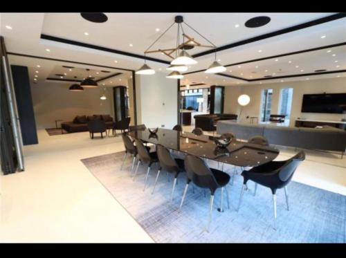 Luxurious Manchester City Centre 2 Bed Apartment, Manchester (photo 8)