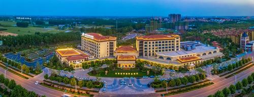 . Lushang Zhichun Lake Hot Spring Hotel