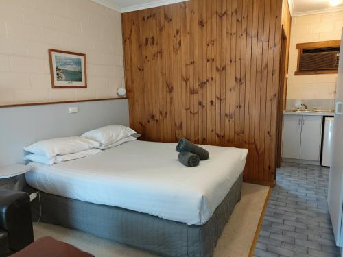1 queen bed