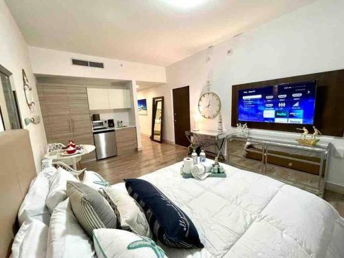 New luxury condo on Hollywood beach BEST LOCATION