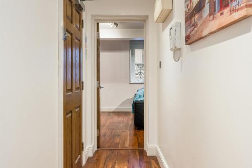 Apartment 4 48 Bishopsgate - image 3