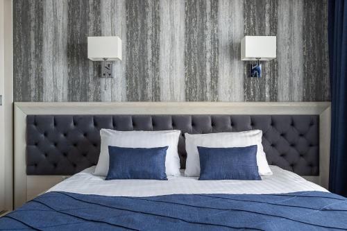 1 queen bed