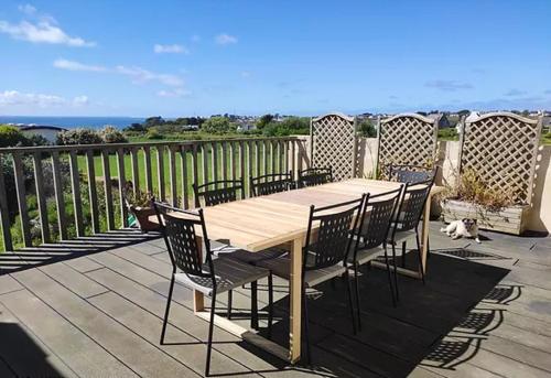 Villa de 4 chambres avec vue sur la mer piscine privee et jardin clos a Le Conquet