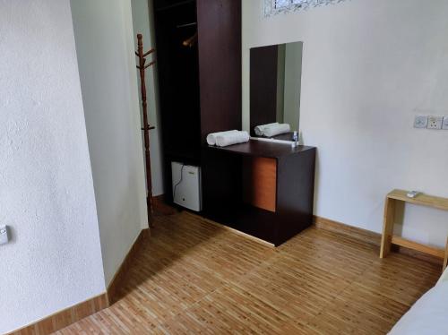 Deluxe Double or Twin Room image 10