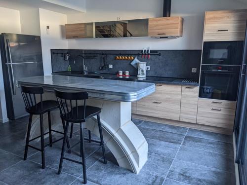 Nouveau Loft spacieux clime avec parking prive