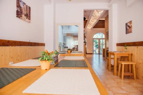 Restaurant, Cinderella Inn in Checheng Township