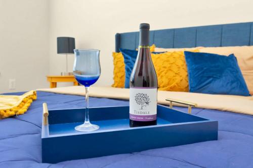 Welcome to the Suite Spot Luxury 1bedroom mid-rise in Suger Land