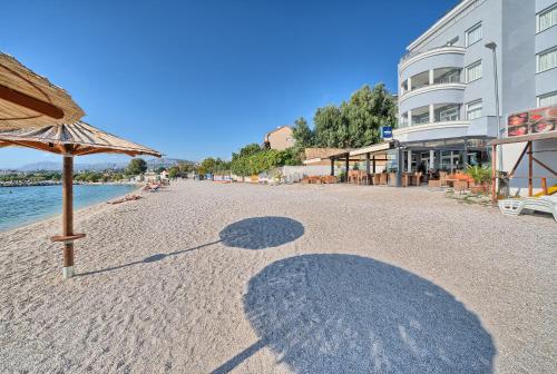 Sunset Split Rooms - image 7