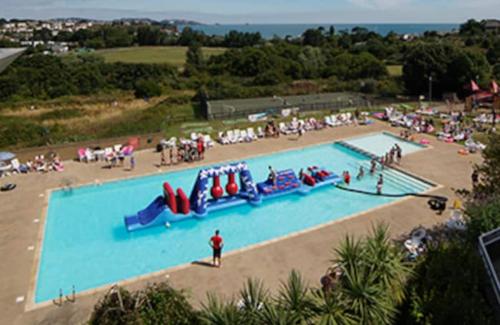 2 bedroom caravan in top holiday park, Paignton, South Devon