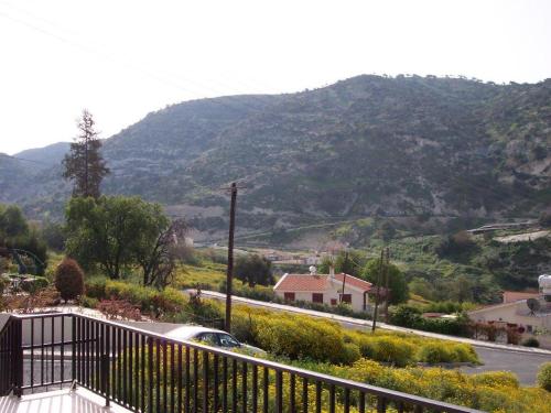 B&B Akoursos - Bungalow with 2 double bedrooms in the hills . - Bed and Breakfast Akoursos