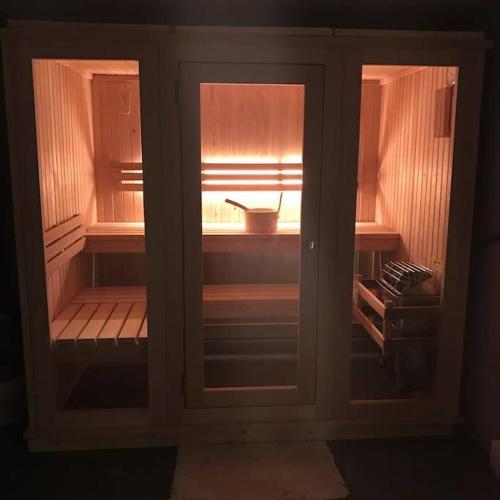 Beautiful Chalet with Hot Tub & Sauna in Poconos detail