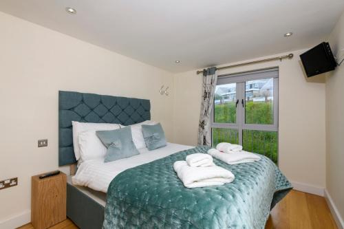 The Beach House & Porth Sands Apartments - image 9