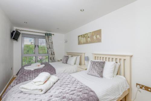 The Beach House & Porth Sands Apartments - image 14